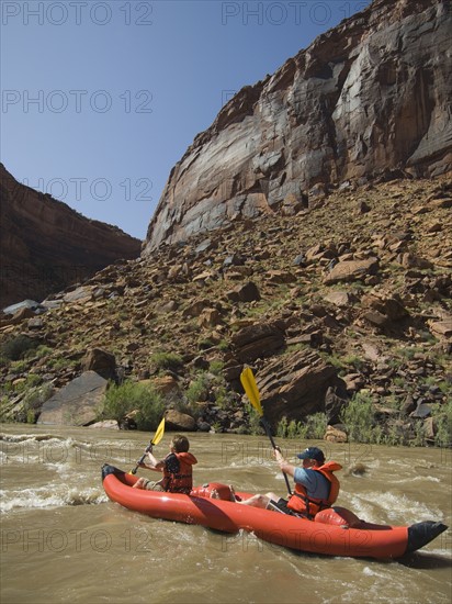 People paddling in raft. Date : 2007