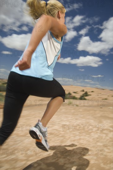 Woman jogging in desert. Date : 2007