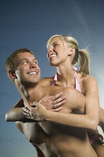 Man giving girlfriend piggyback ride. Date : 2007