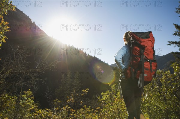 Rear view of female hiker, Utah, United States. Date : 2007