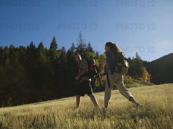 Couple hiking with backpacks, Utah, United States. Date : 2007