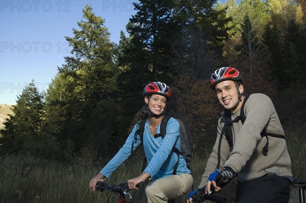 Couple on mountain bikes, Utah, United States. Date : 2007
