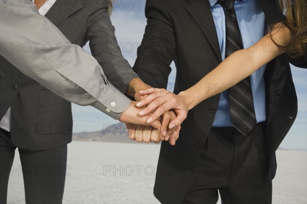 Businesspeople in huddle, Salt Flats, Utah, United States. Date : 2007