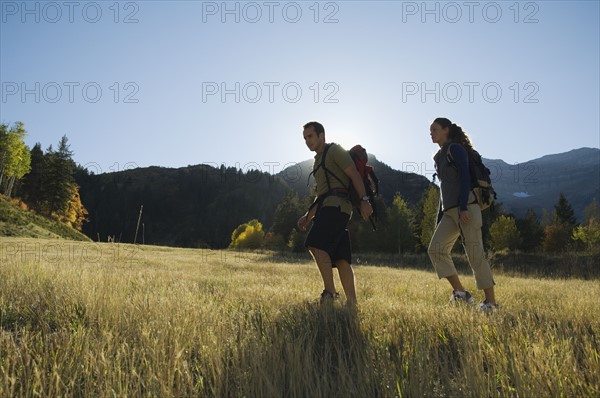 Couple hiking with backpacks, Utah, United States. Date : 2007