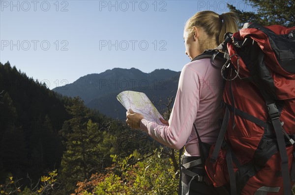 Female hiker looking at map, Utah, United States. Date : 2007