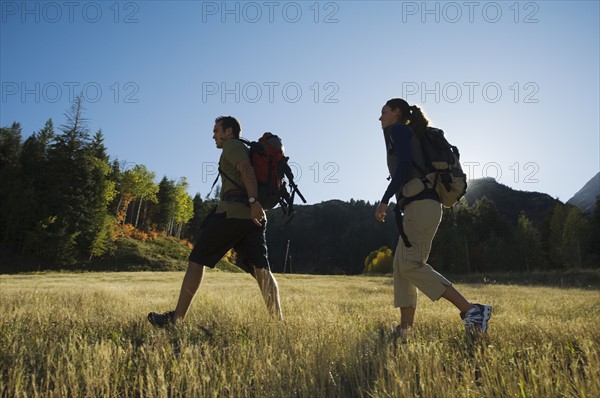 Couple hiking with backpacks, Utah, United States. Date : 2007