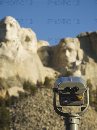 Coin operated binoculars at Mount Rushmore. Date : 2007