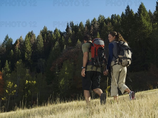 Couple hiking with backpacks, Utah, United States. Date : 2007