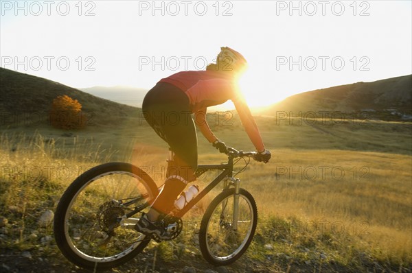 Woman riding mountain bike, Salt Flats, Utah, United States. Date : 2007