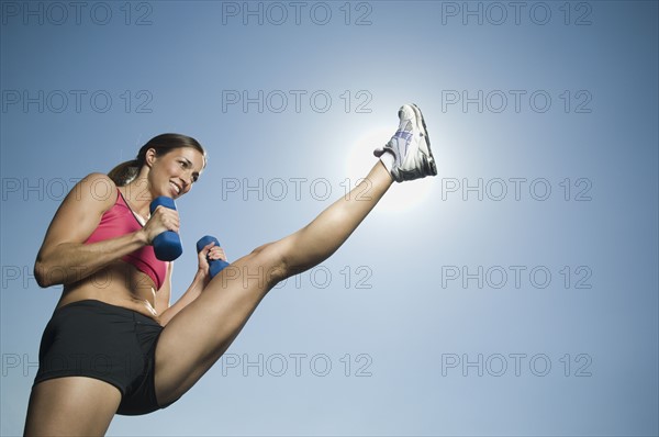 Woman in athletic gear kicking. Date : 2007