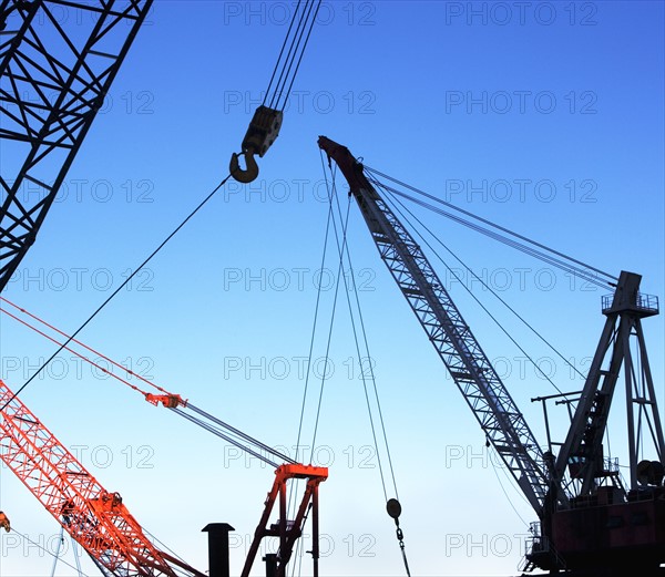 construction cranes. Date : 2007