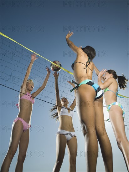 Young women playing beach volleyball. Date : 2007