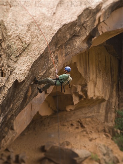 Man canyon rappelling. Date : 2007