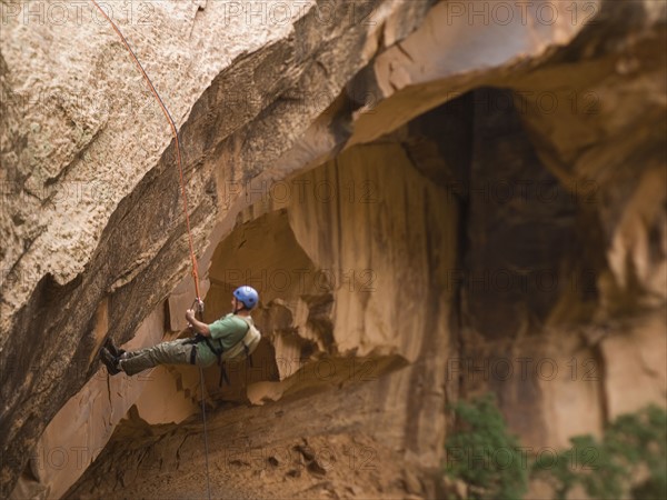 Man canyon rappelling. Date : 2007