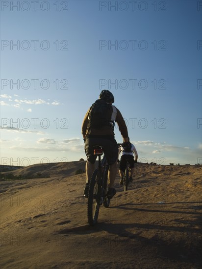 People riding mountain bikes. Date : 2007