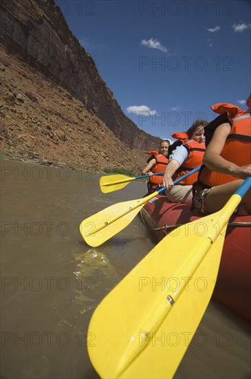 People paddling in raft. Date : 2007