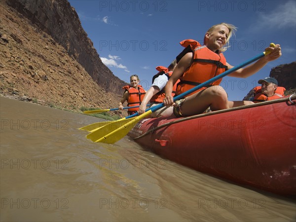 People paddling in raft. Date : 2007