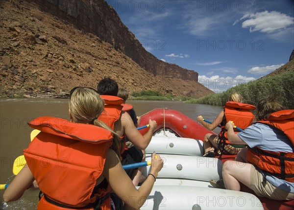 People paddling in raft. Date : 2007