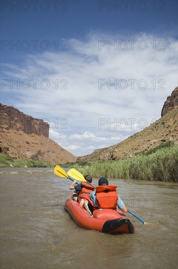 People paddling in raft. Date : 2007