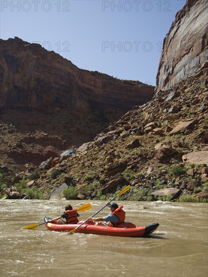 People paddling in raft. Date : 2007