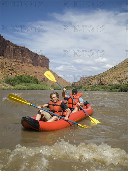 People paddling in raft. Date : 2007