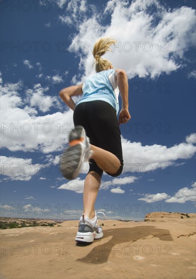 Woman jogging in desert. Date : 2007