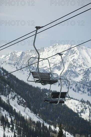 Empty chair lift gondolas. Date : 2007