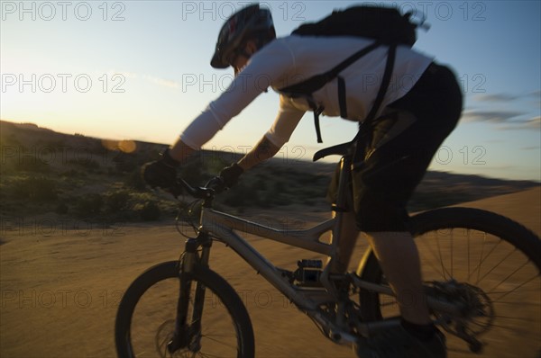 Man riding mountain bike. Date : 2007