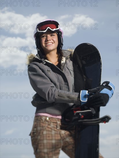 Snowboarder holding board. Date : 2007