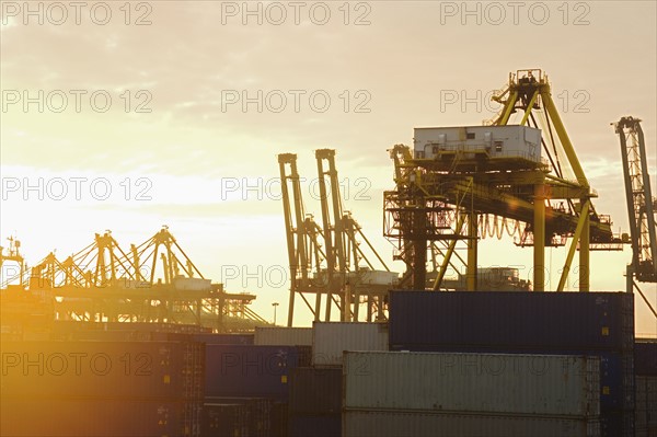 Keppel Harbour Port of Singapore Tanjong Pagar Singapore. Date : 2006