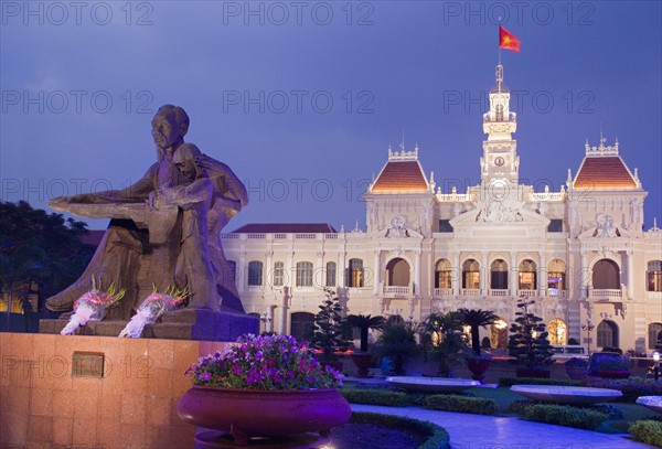 Statue of Ho Chi Minh at City Hall Ho Chi Minh City Saigon Vietnam. Date : 2006