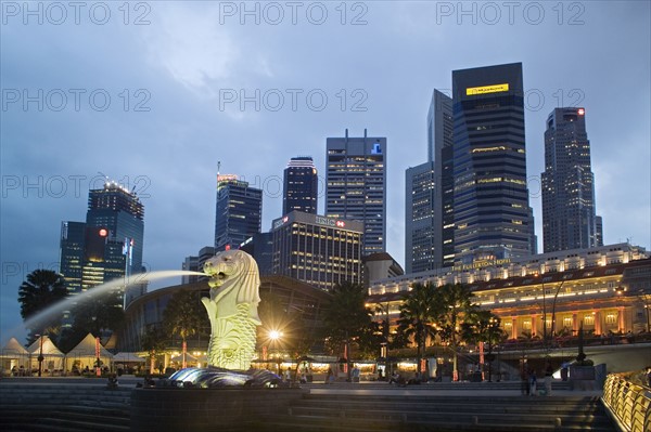 CBD Central Business District Fullerton Hotel Merlion Park Singapore. Date : 2006