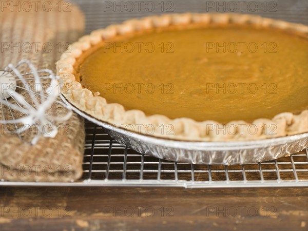 Close up of pie on cooling rack. Date : 2008