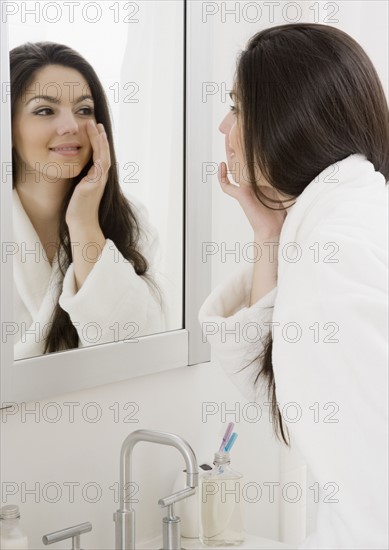 Woman applying face cream. Date : 2008