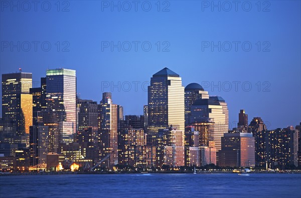 New York City skyline along Hudson River at night, New York, United States. Date : 2008