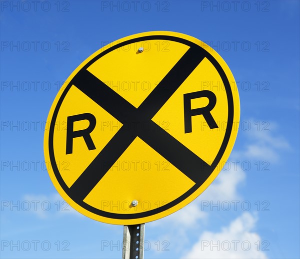 railroad crossing sign. Date : 2008