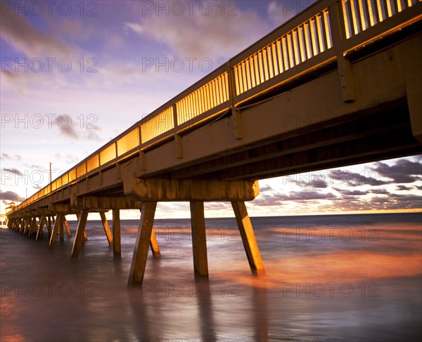 pier and ocean. Date : 2008