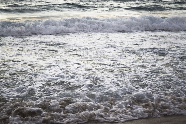 waves on the beach, erosion. Date : 2008