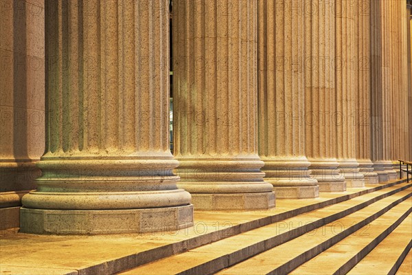 Row of stone columns. Date : 2008