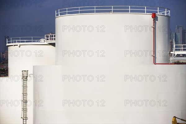 oil tanks. Date : 2008