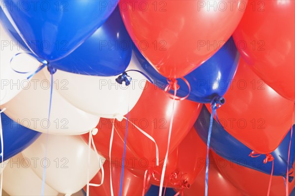 red, white and blue balloons. Date : 2008