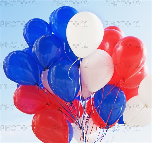 red, white and blue balloons. Date : 2008