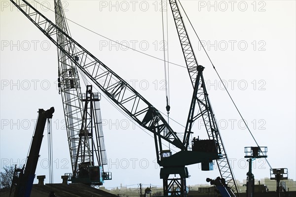 construction cranes. Date : 2008