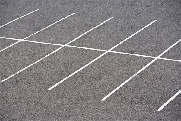 Rows of empty parking spaces. Date : 2008