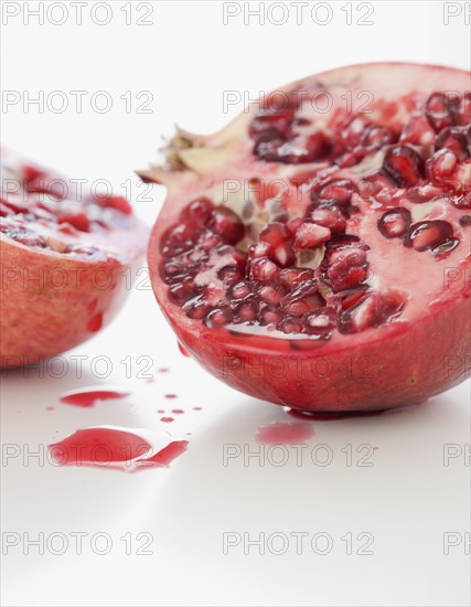 Close up of cut pomegranate. Date : 2008