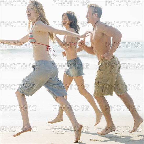 Friends running on beach. Date : 2008