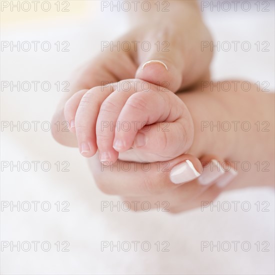 Close up of mother holding baby’s hand. Date : 2008