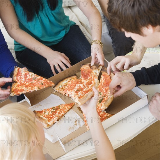 Friends eating pizza. Date : 2008