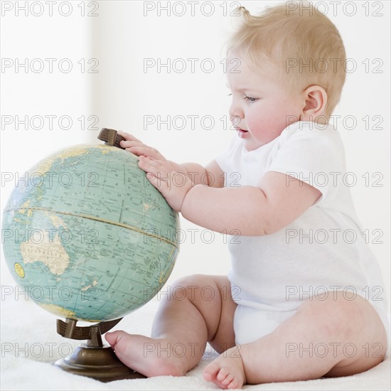 Baby looking at globe. Date : 2008