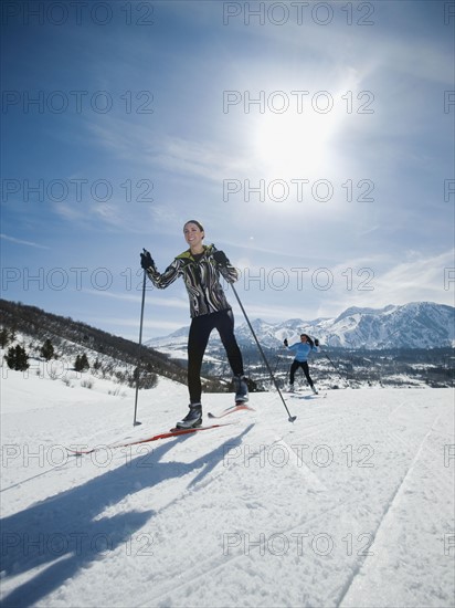 Women cross country skiing. Date : 2008